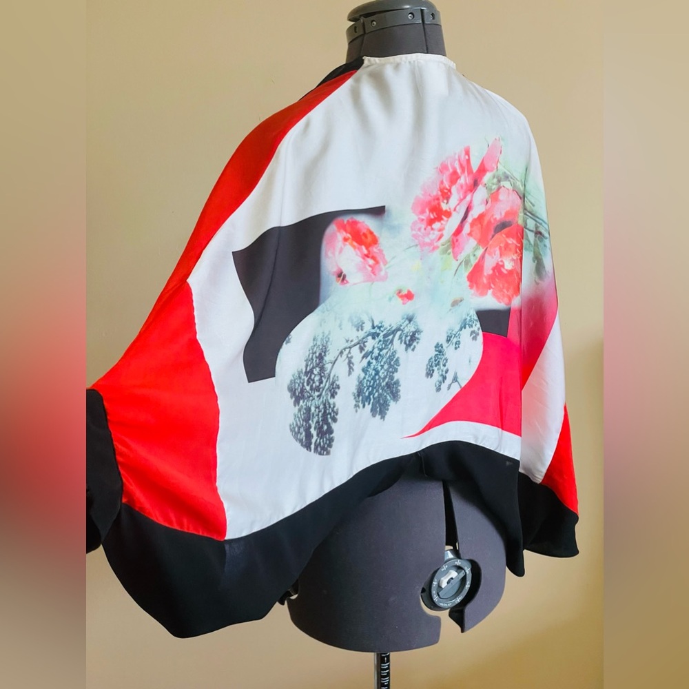♥️Alison Sheri Excellent Condition light cardigan/ shawl (Poncho style)